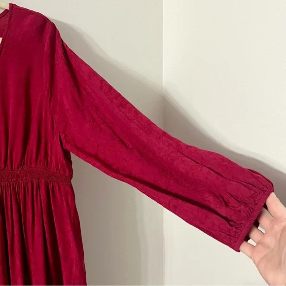 14.Ingrid & Isabel Maternity Long Sleeve Smocked Jacquard Ruby Red Holiday Dress - Picture 6 of 8